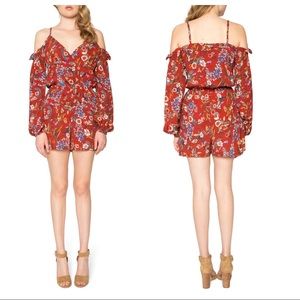 ⭐️ NWT Willow & Clay Floral Long Sleeve Romper S